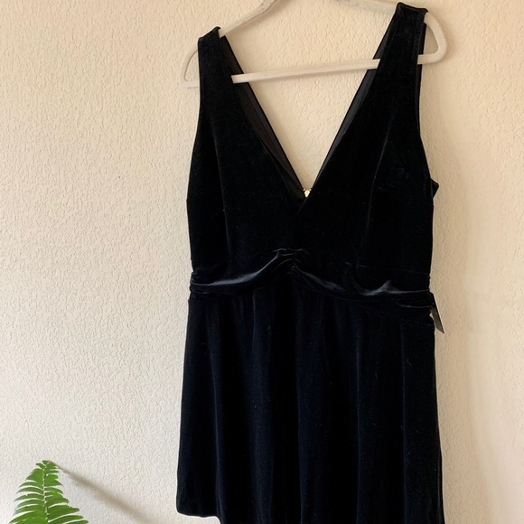 Express Velvet Mini Dress - Picture 2 of 3